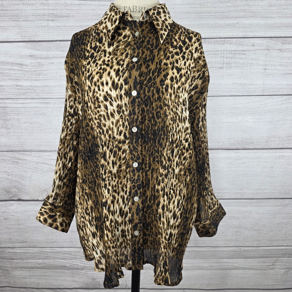 Violet And Claire Ribbed Leopard Print Button-Up Blouse